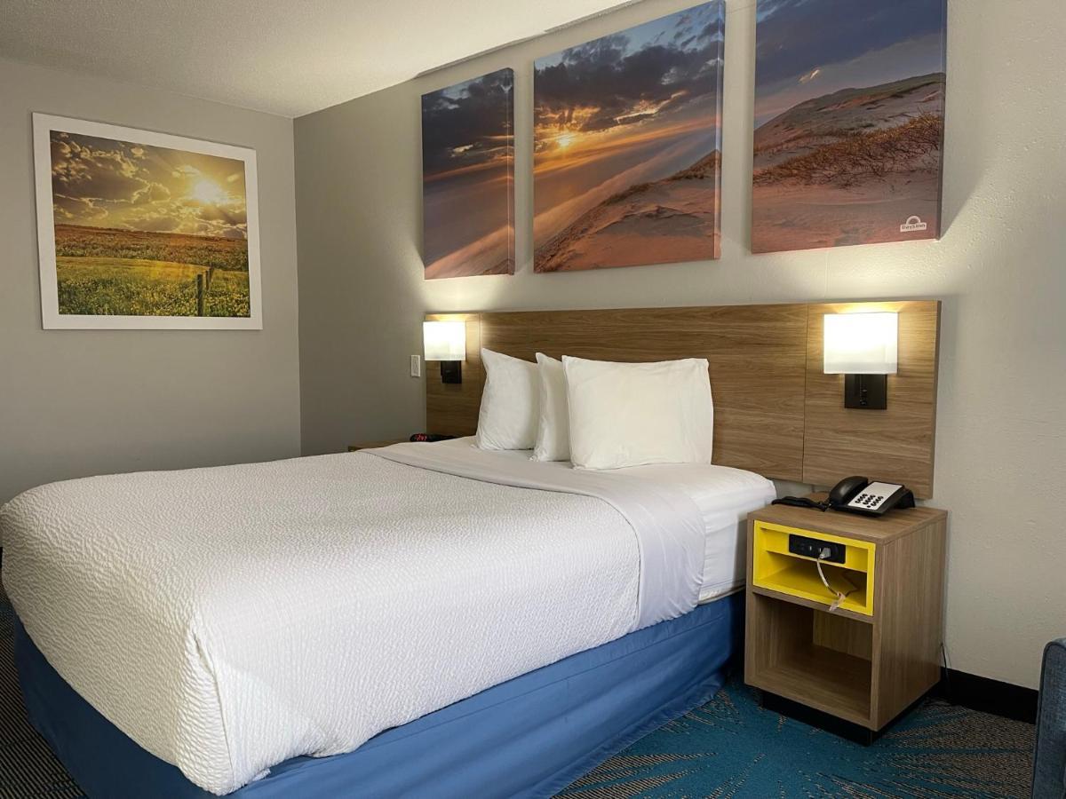 Days Inn By Wyndham Colby Exteriér fotografie
