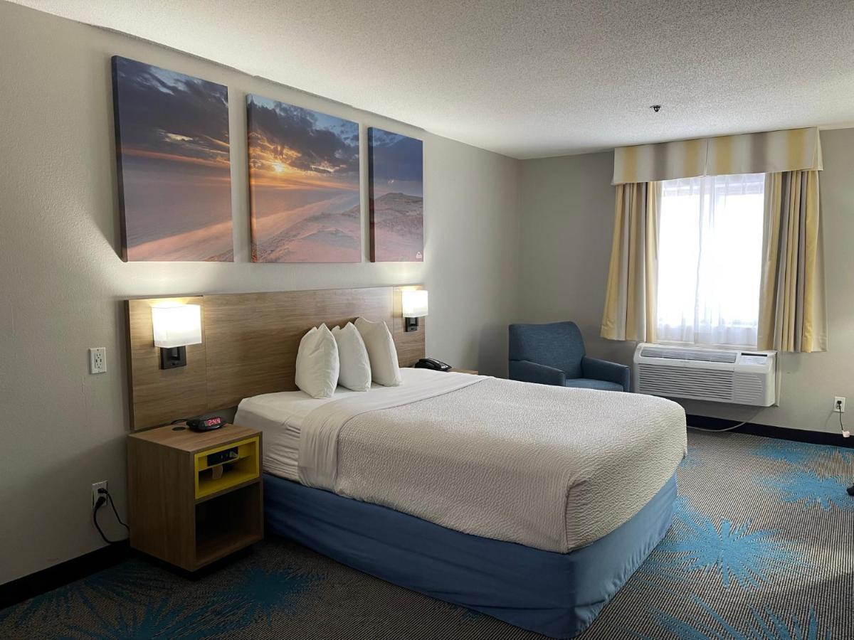 Days Inn By Wyndham Colby Exteriér fotografie