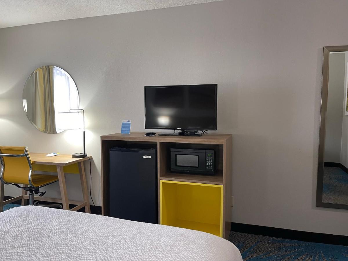 Days Inn By Wyndham Colby Exteriér fotografie