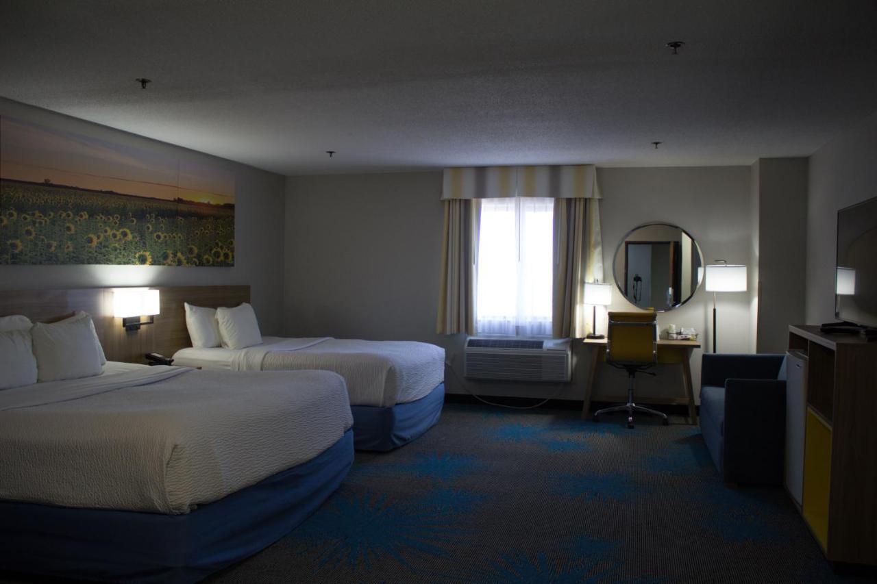 Days Inn By Wyndham Colby Exteriér fotografie