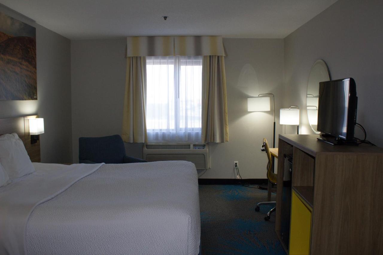 Days Inn By Wyndham Colby Exteriér fotografie