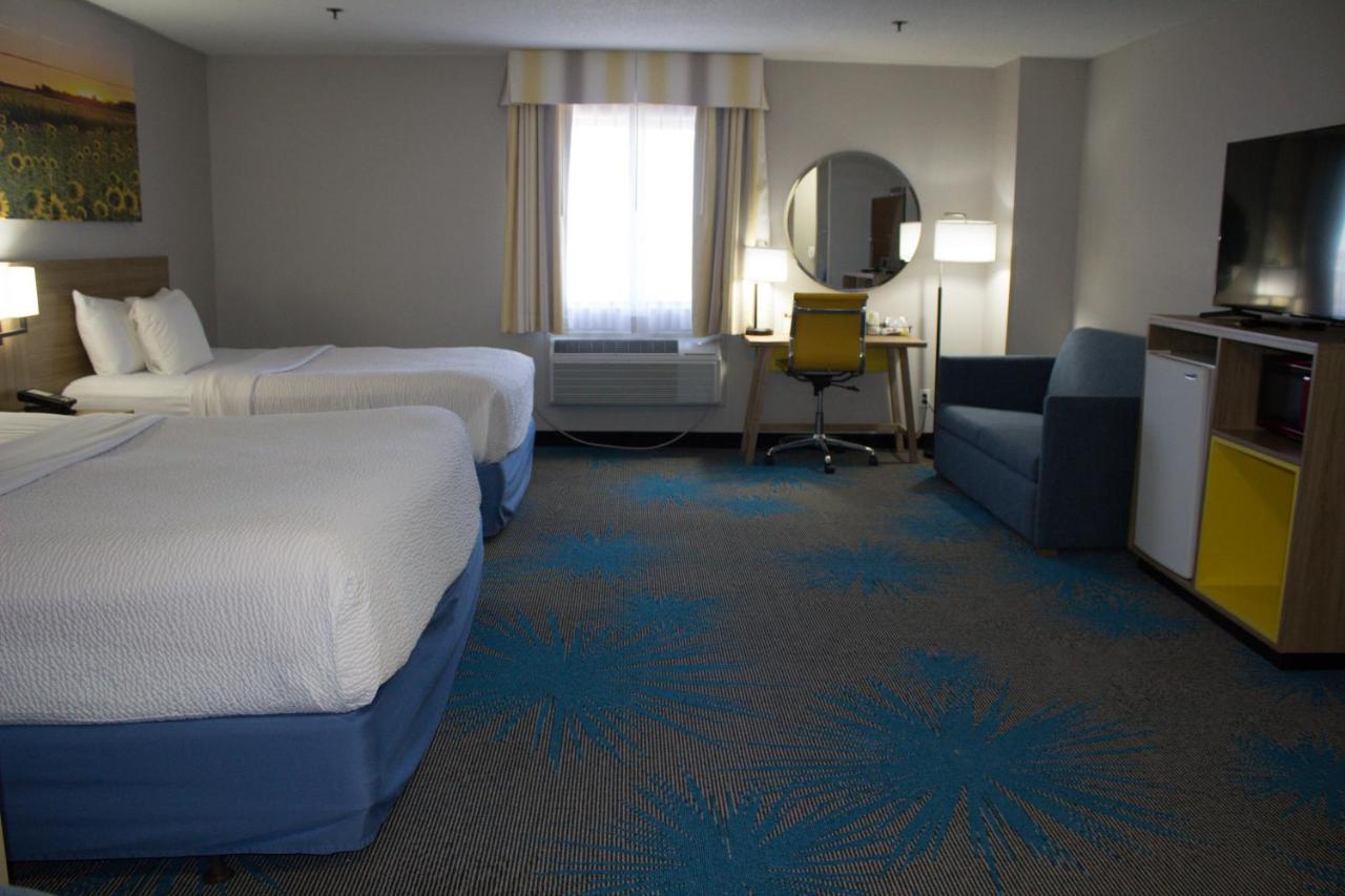 Days Inn By Wyndham Colby Exteriér fotografie