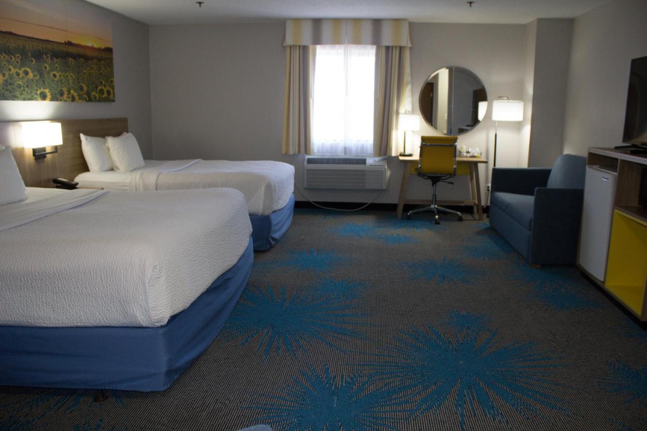 Days Inn By Wyndham Colby Exteriér fotografie