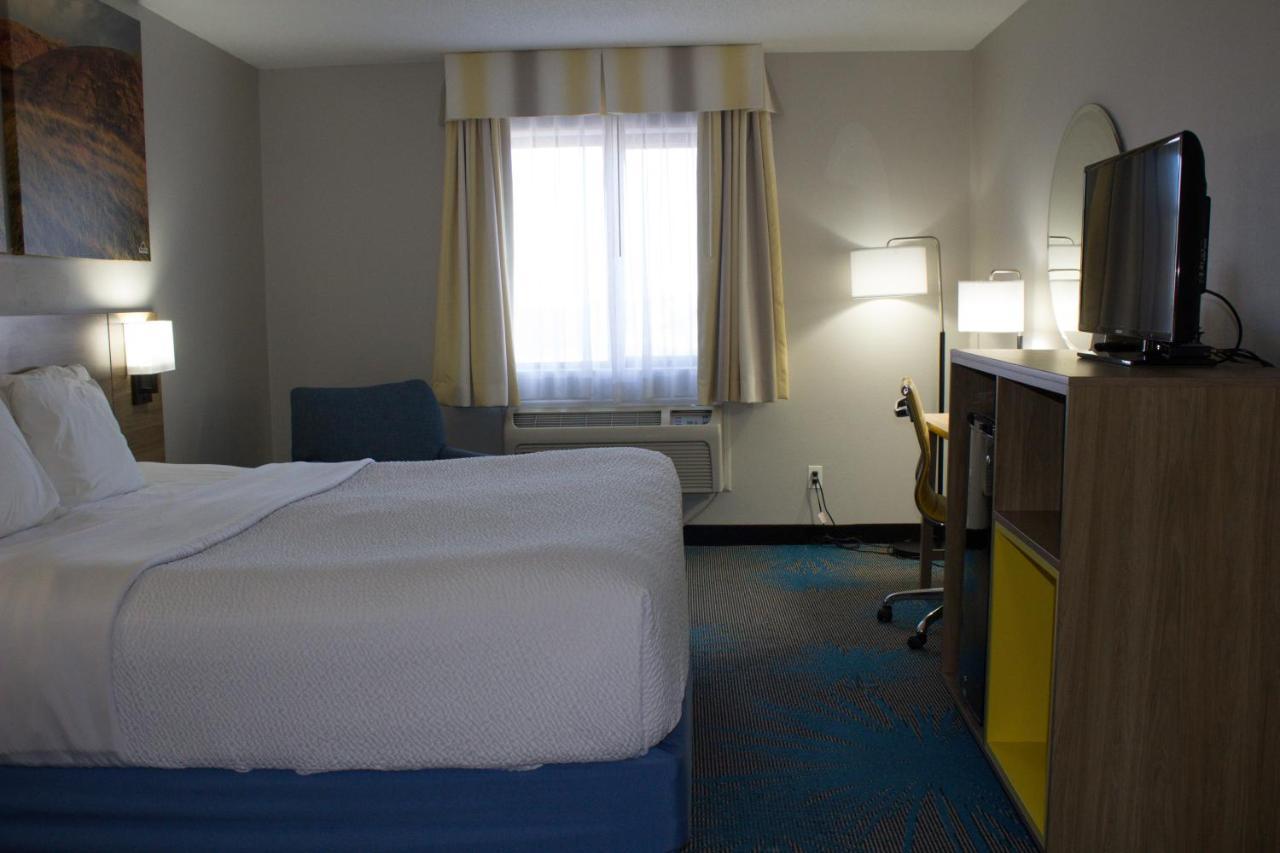 Days Inn By Wyndham Colby Exteriér fotografie