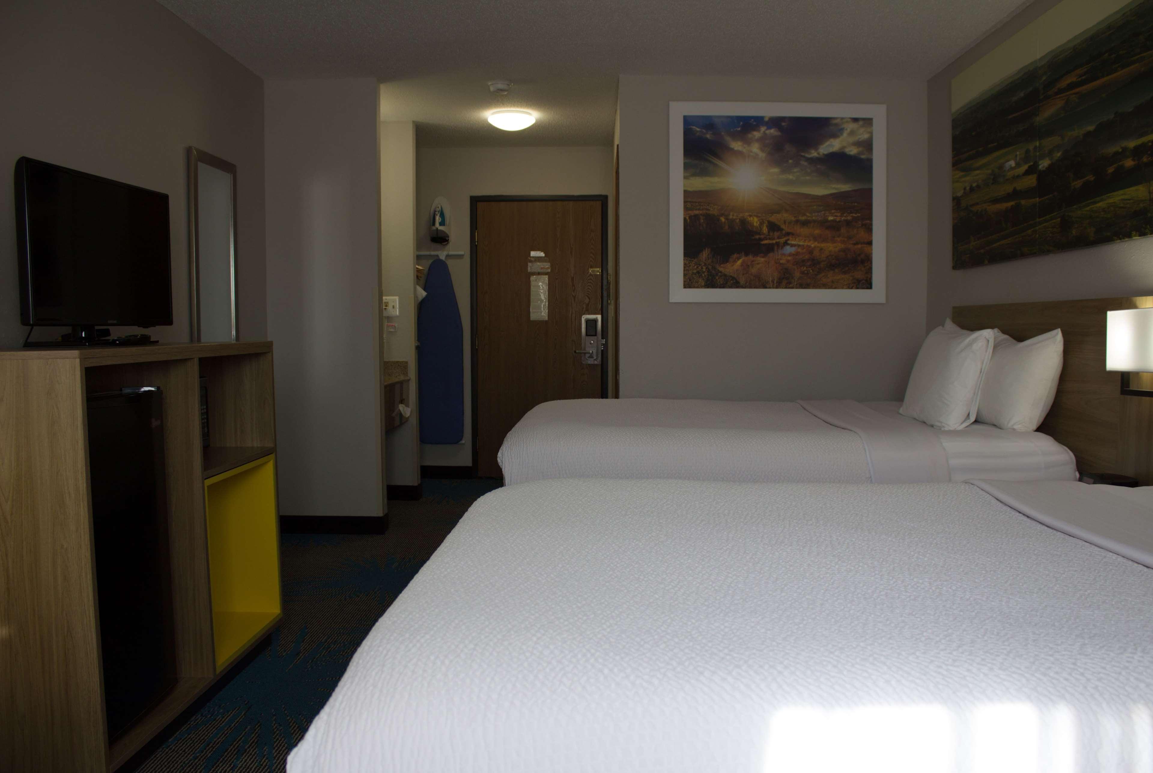 Days Inn By Wyndham Colby Exteriér fotografie