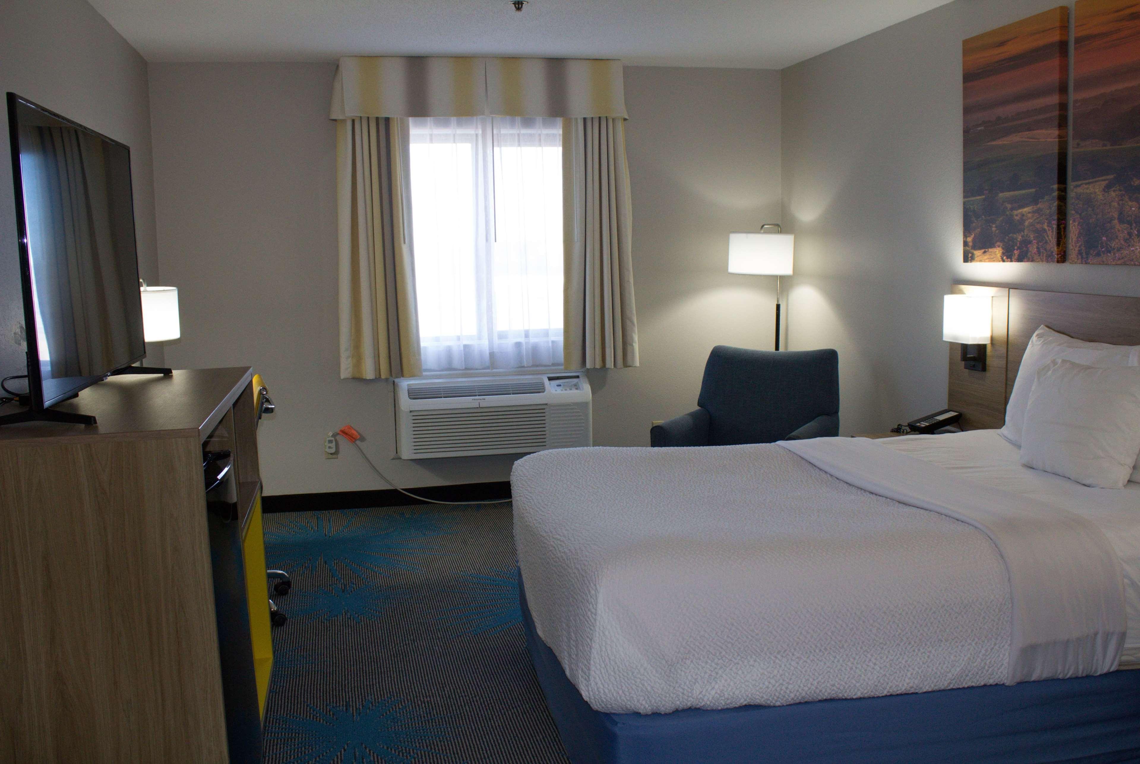 Days Inn By Wyndham Colby Exteriér fotografie