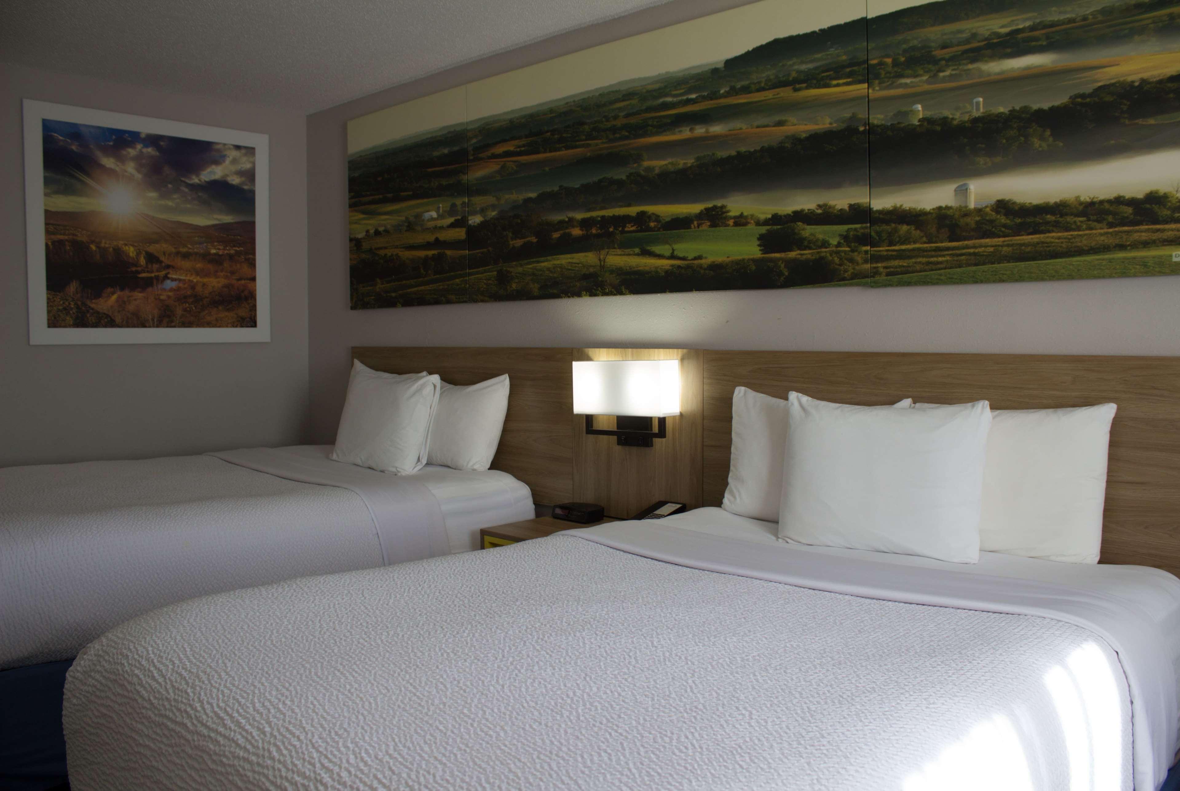 Days Inn By Wyndham Colby Exteriér fotografie