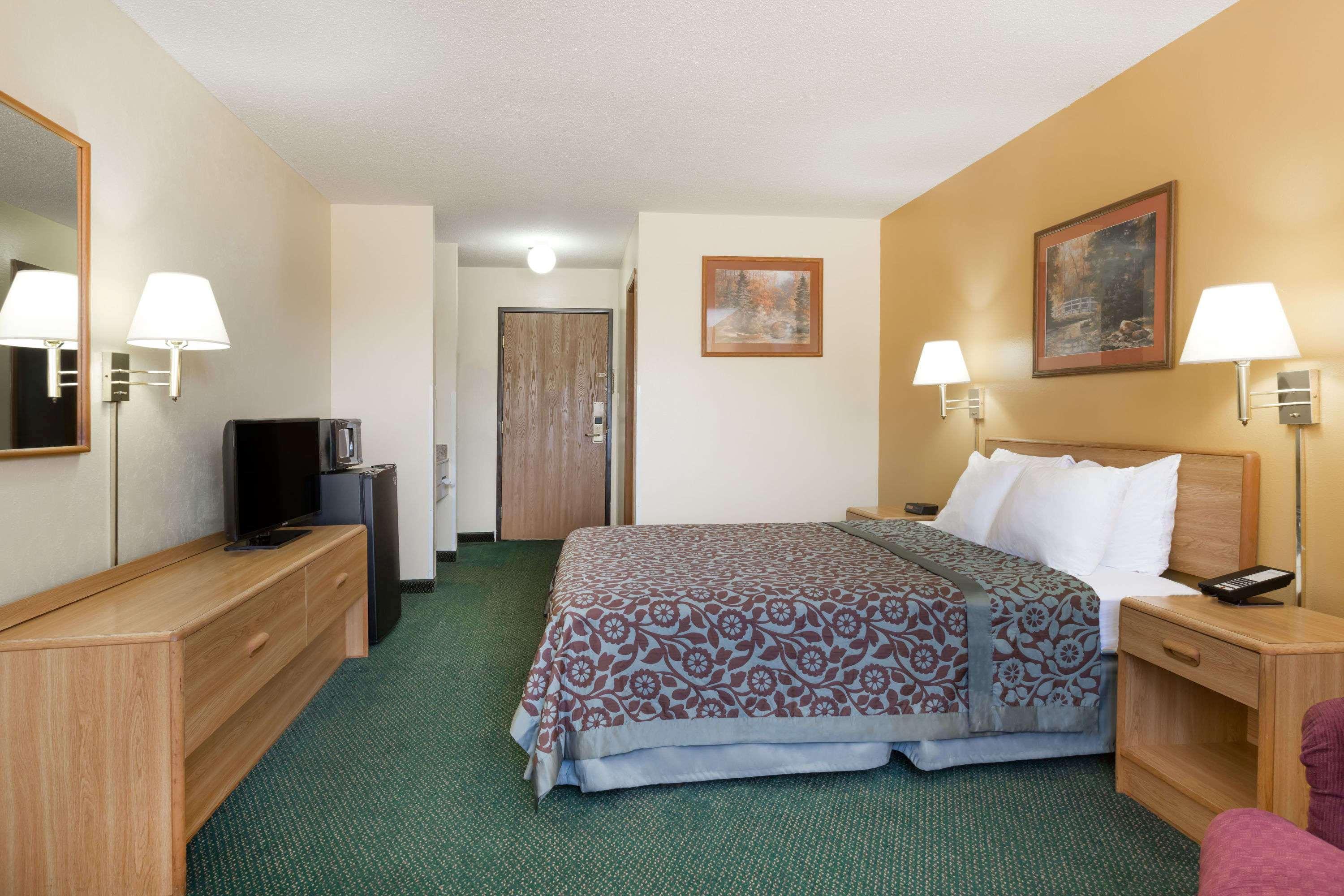 Days Inn By Wyndham Colby Exteriér fotografie