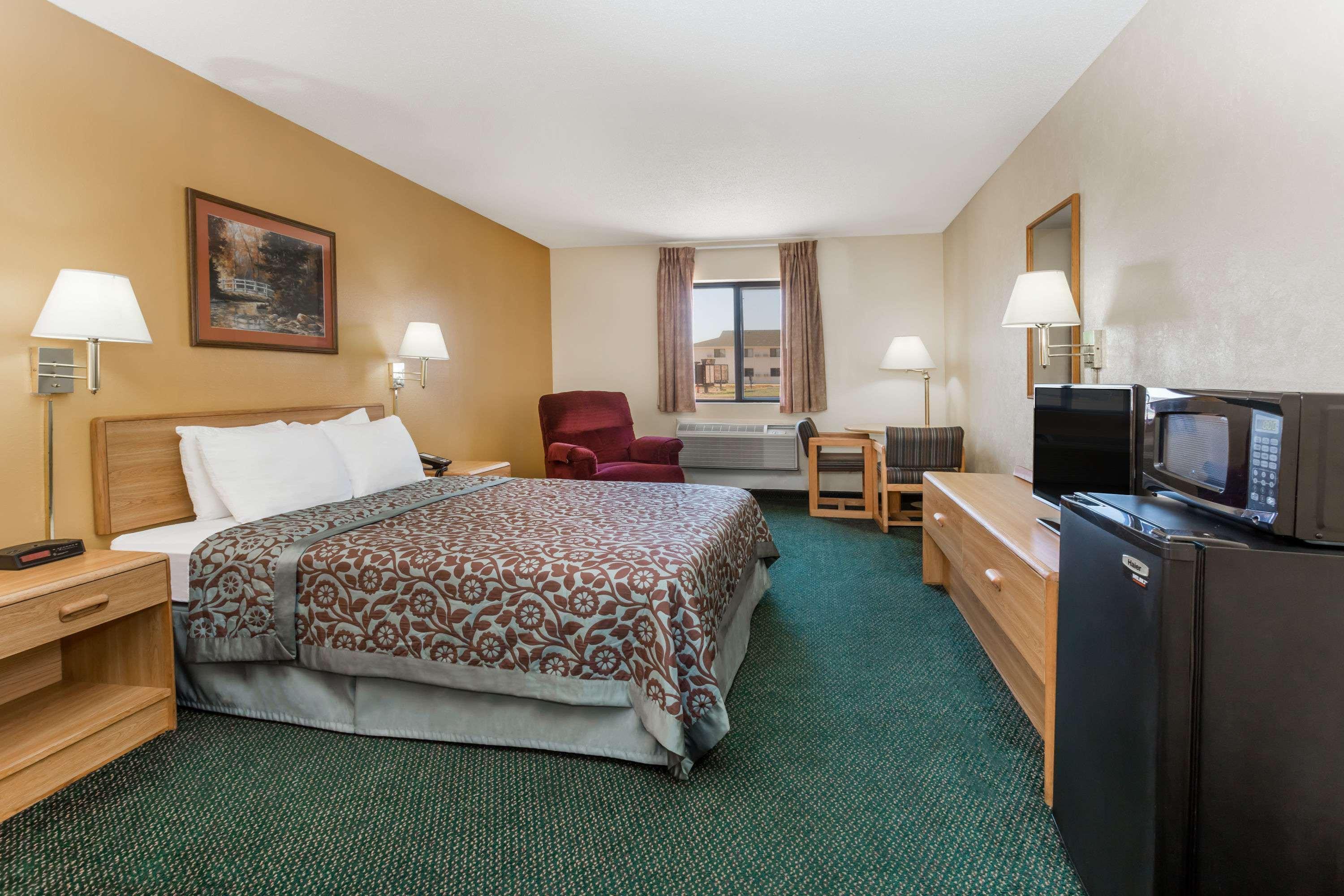 Days Inn By Wyndham Colby Exteriér fotografie