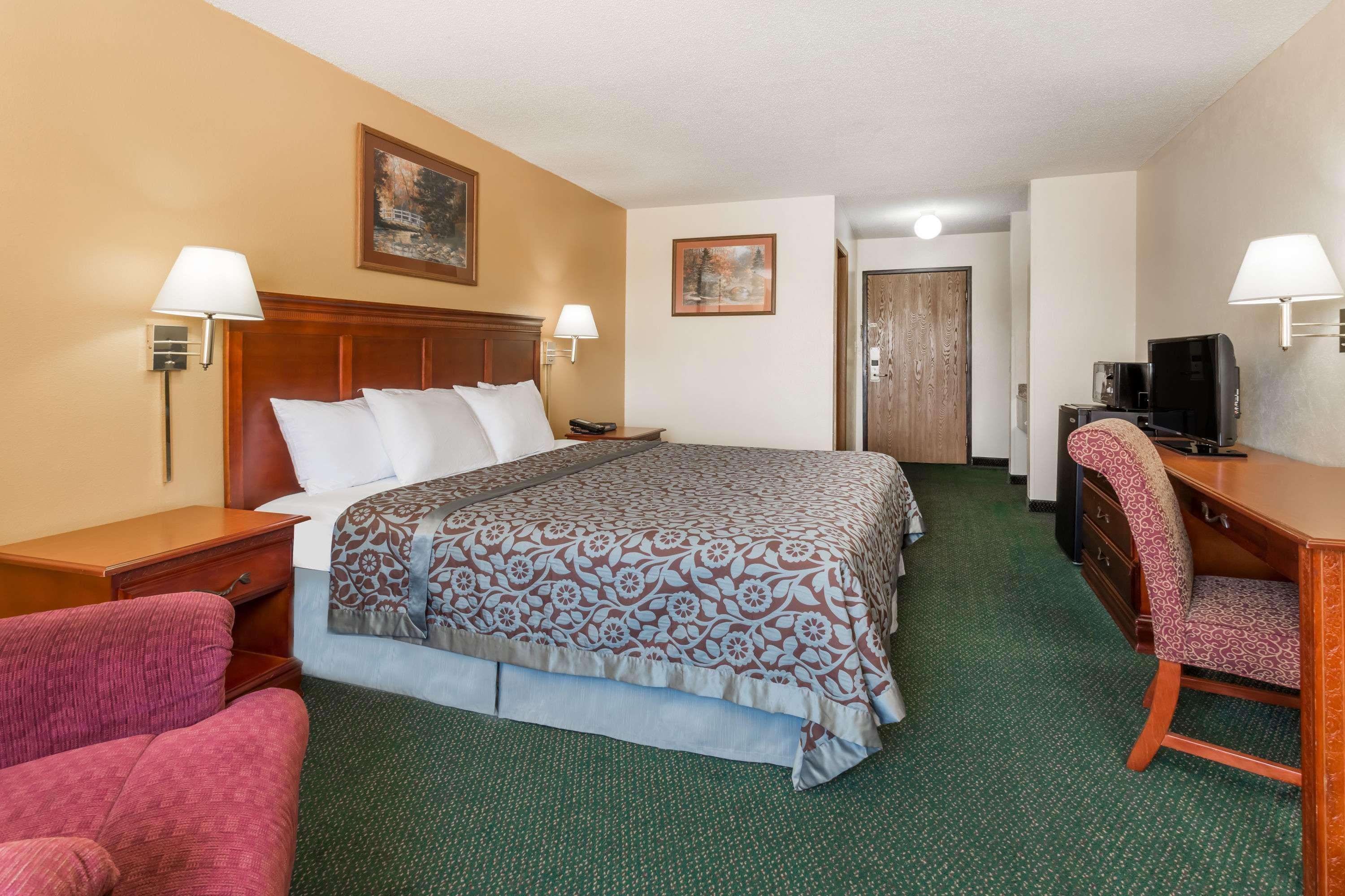 Days Inn By Wyndham Colby Exteriér fotografie