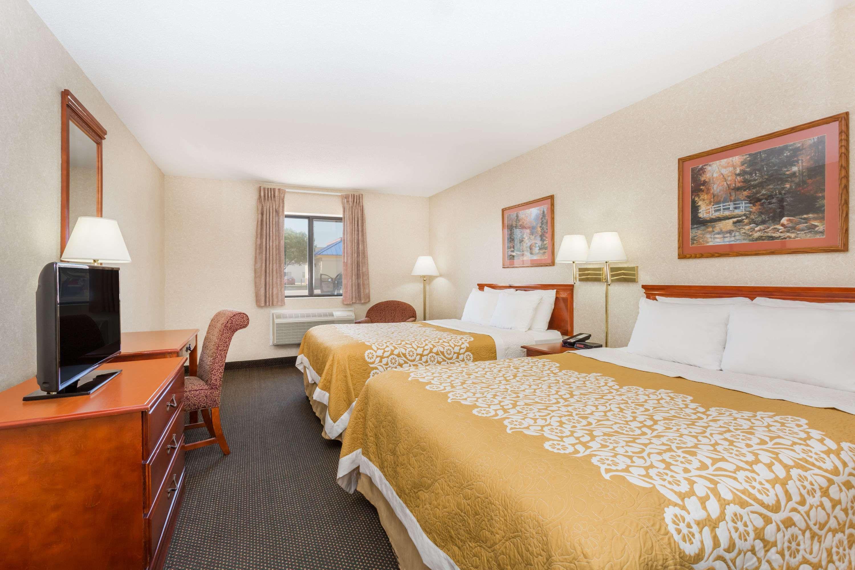 Days Inn By Wyndham Colby Exteriér fotografie