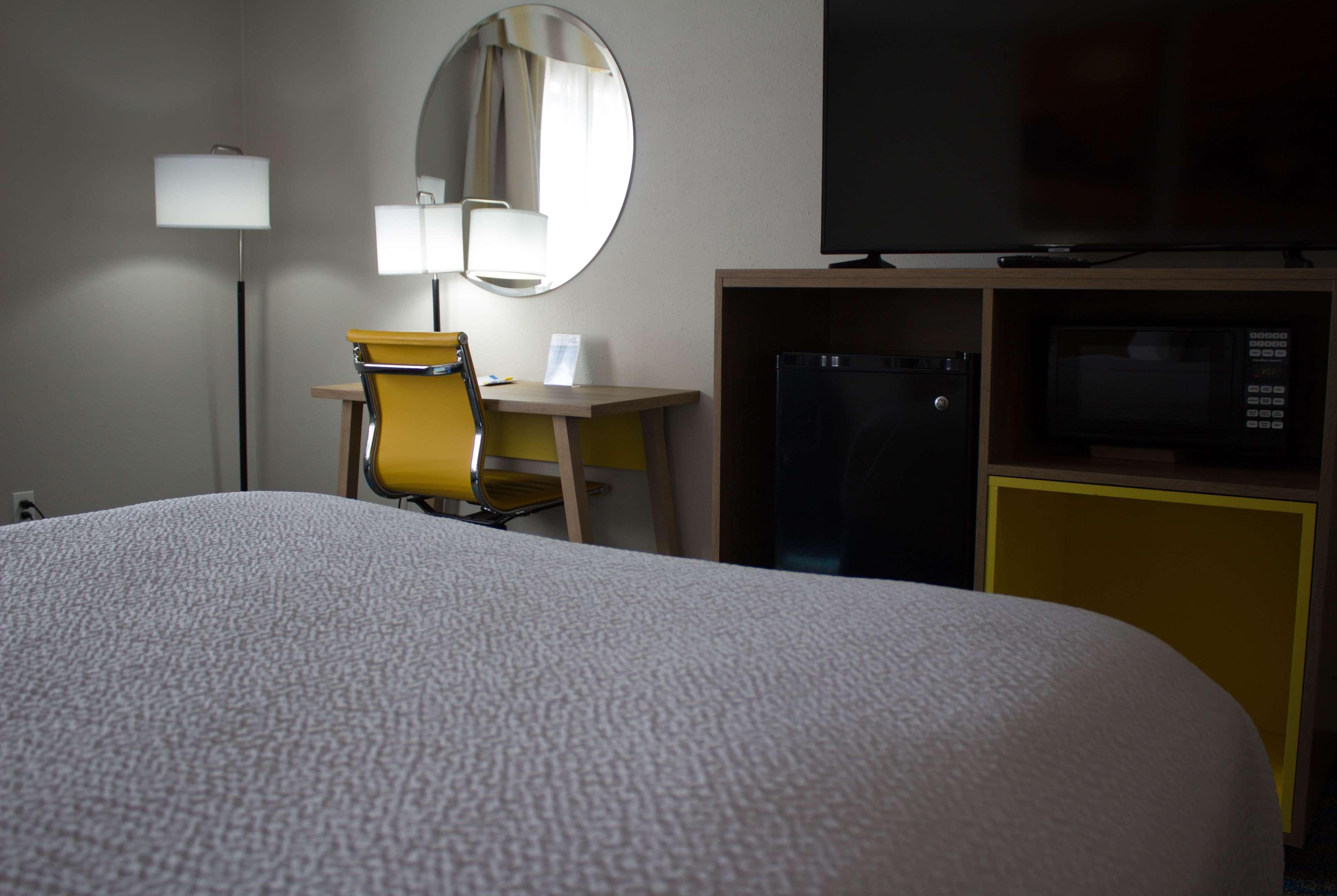Days Inn By Wyndham Colby Exteriér fotografie